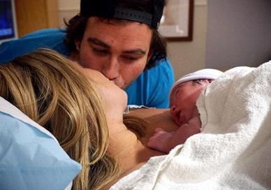 Carissa Culiner Wiki, Age, Wedding, Husband, Pregnant, Baby, E! News