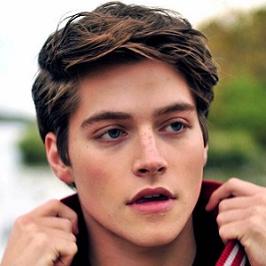 Froy Gutierrez Wiki: Nationality, Age, Parents, Siblings, Girlfriend, Dating