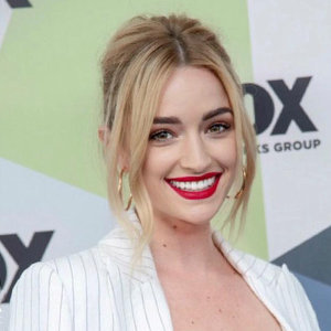 Brianne Howey Wiki: Age, Parents, Boyfriend, Dating, Measurements, 2018