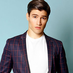 Cameron Cuffe Wiki: Age, Birthday, Gay, Girlfriend, Dating, Family, Height