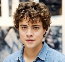 Douglas Smith (Actor) Wiki, Girlfriend, Dating or Gay