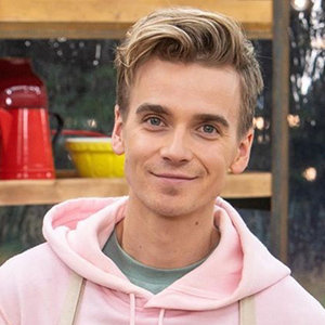 Joe Sugg & Girlfriend Dianne Buswell Relationship Update: Engaged?