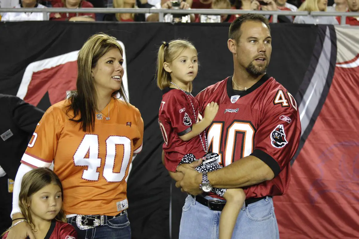 Mike Alstott with his wife and daughters
