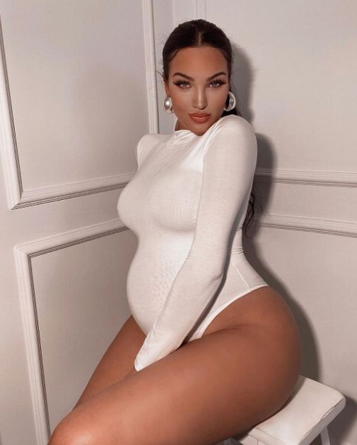 natalie-halcro-pregnant-2019